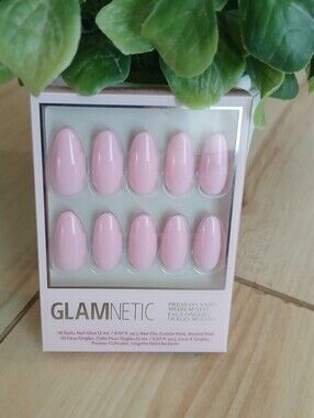 NWT Glamnetic Press On Nails In Medium Oval ~ Pink Obession Pink Power.